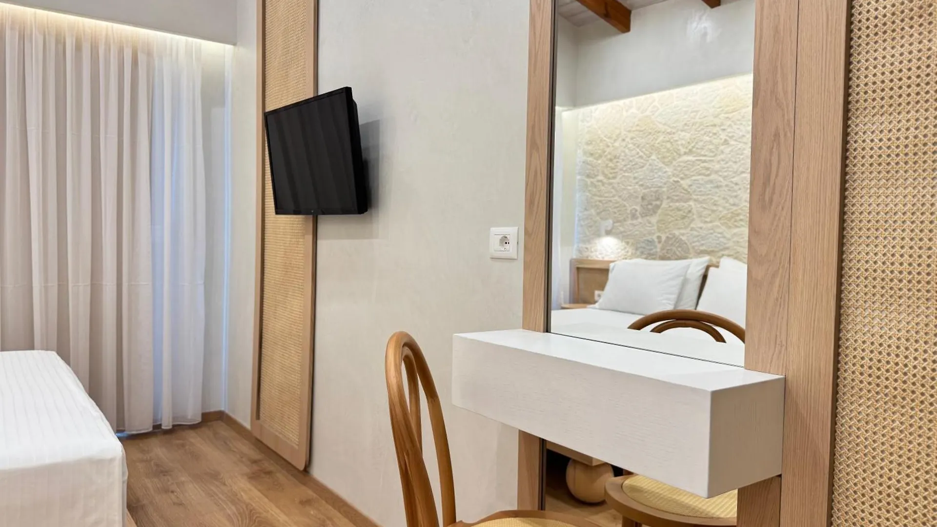 Dimitri Hotel Himare