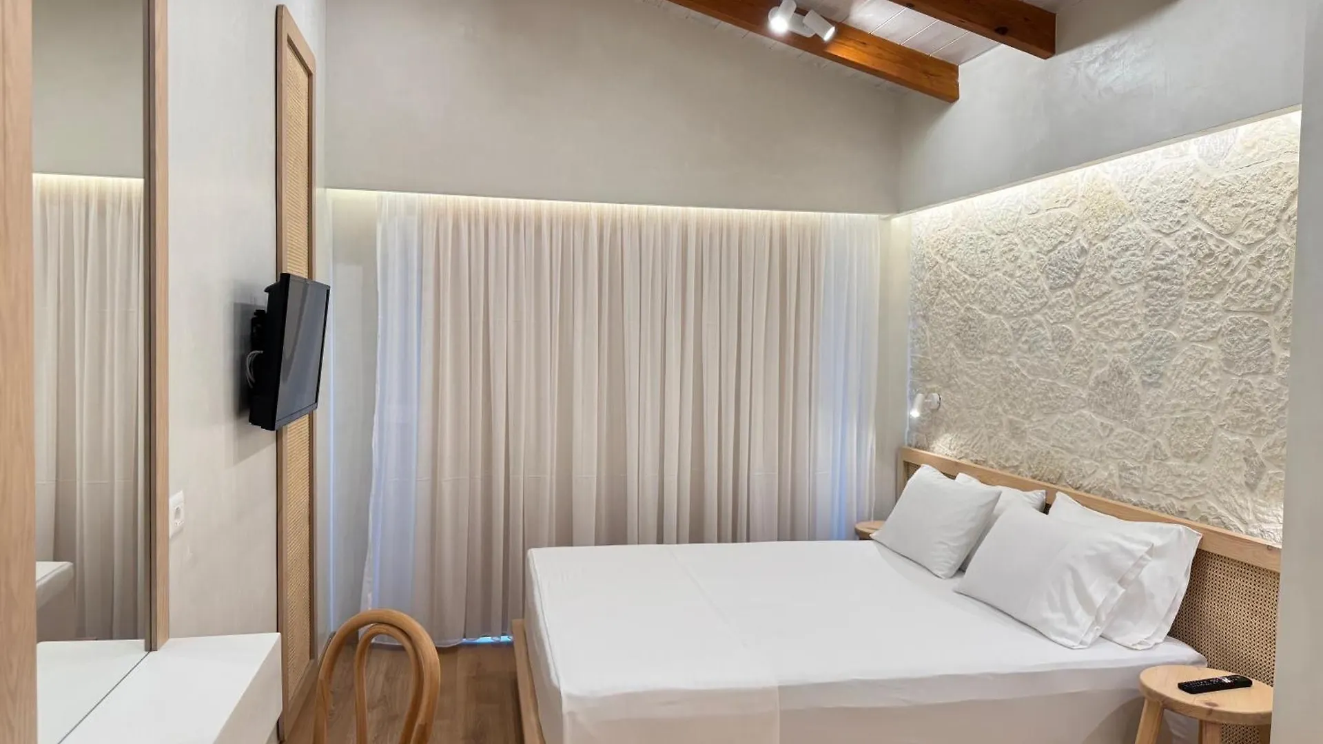 Dimitri Hotel Himare