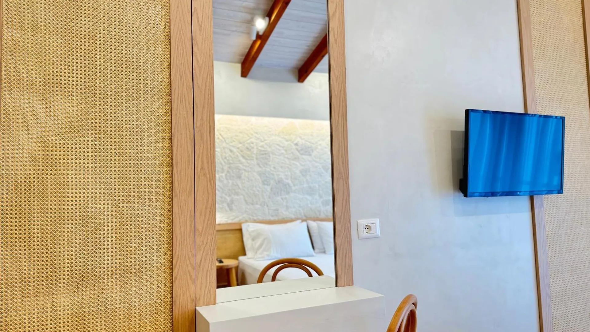 Dimitri Hotel Himare