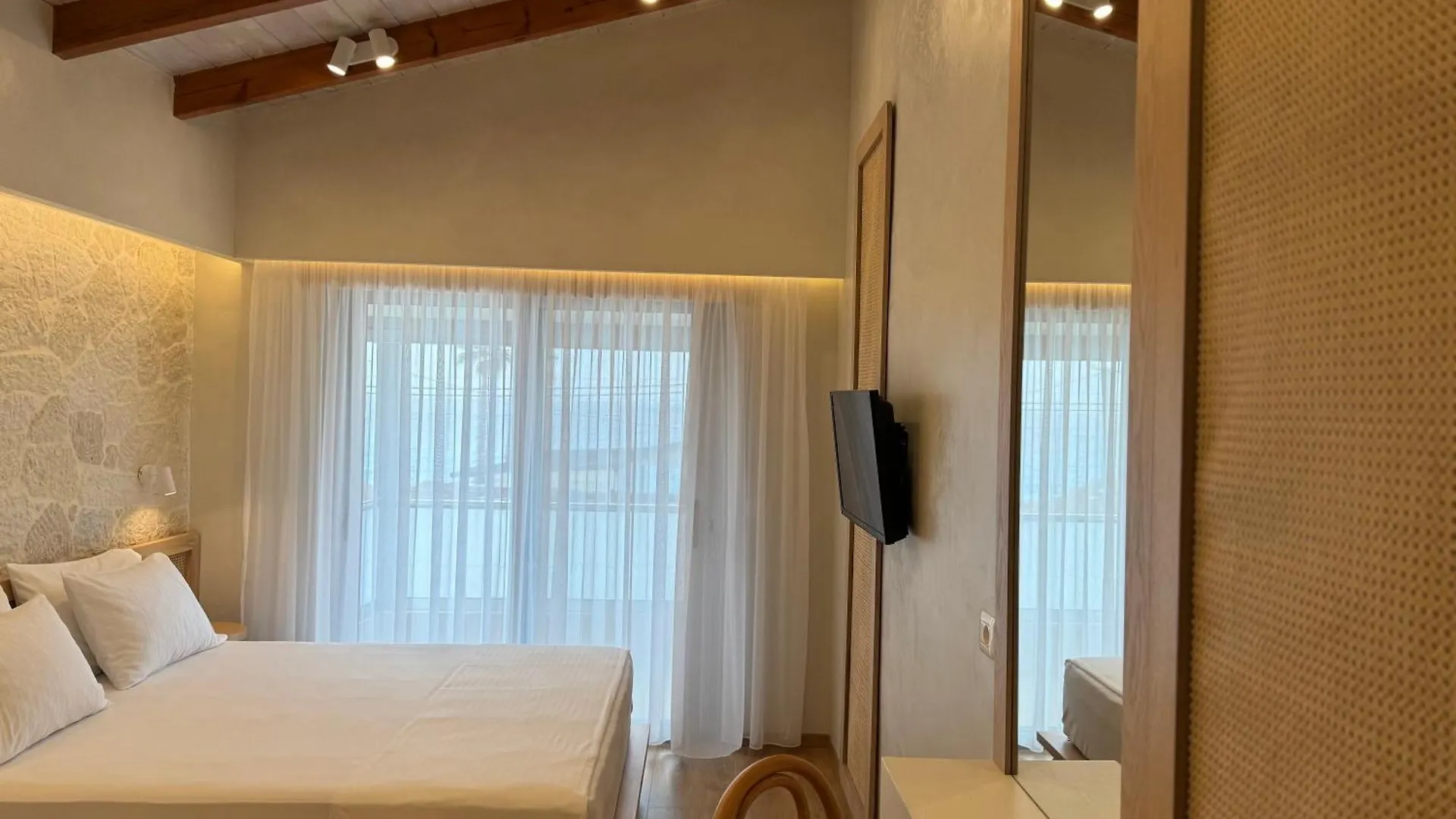 Dimitri Hotel Himare