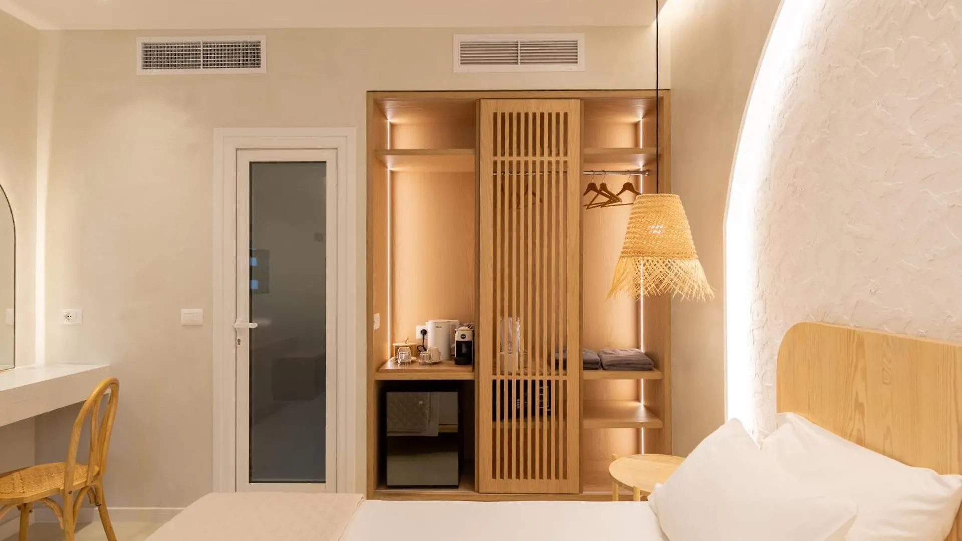 Dimitri Hotel Himare