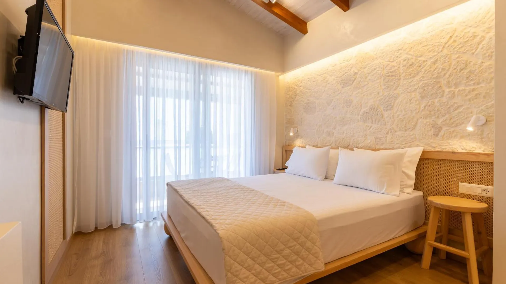 Dimitri Hotel Himare