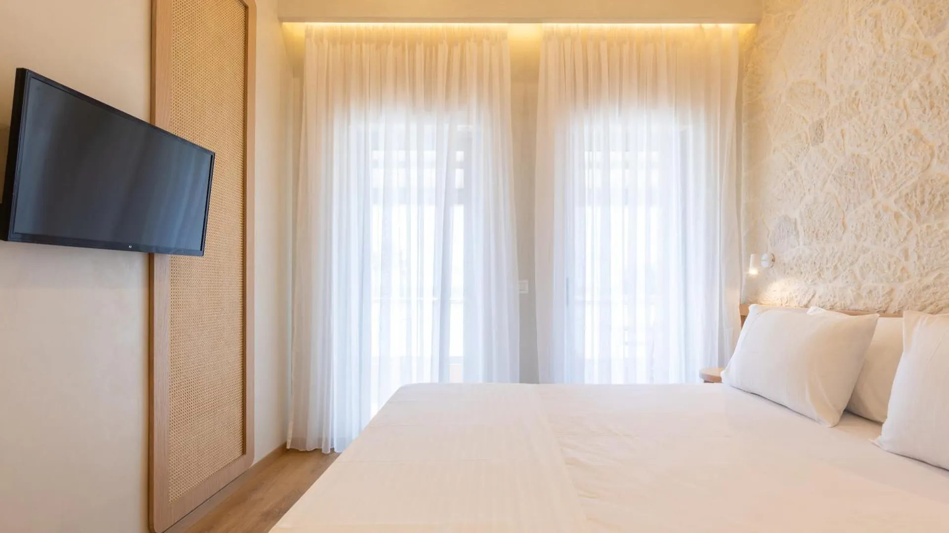 Dimitri Hotel Himare