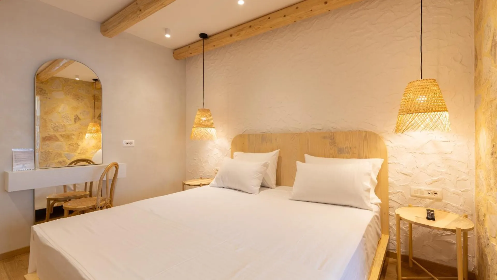Dimitri Hotel Himare
