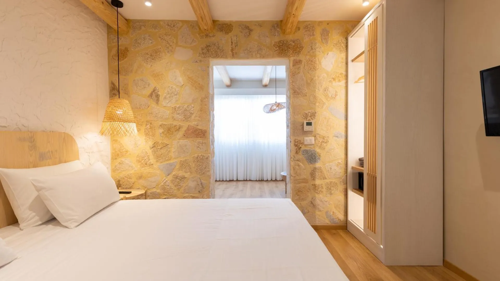 Dimitri Hotel Himare 2*,  Albania