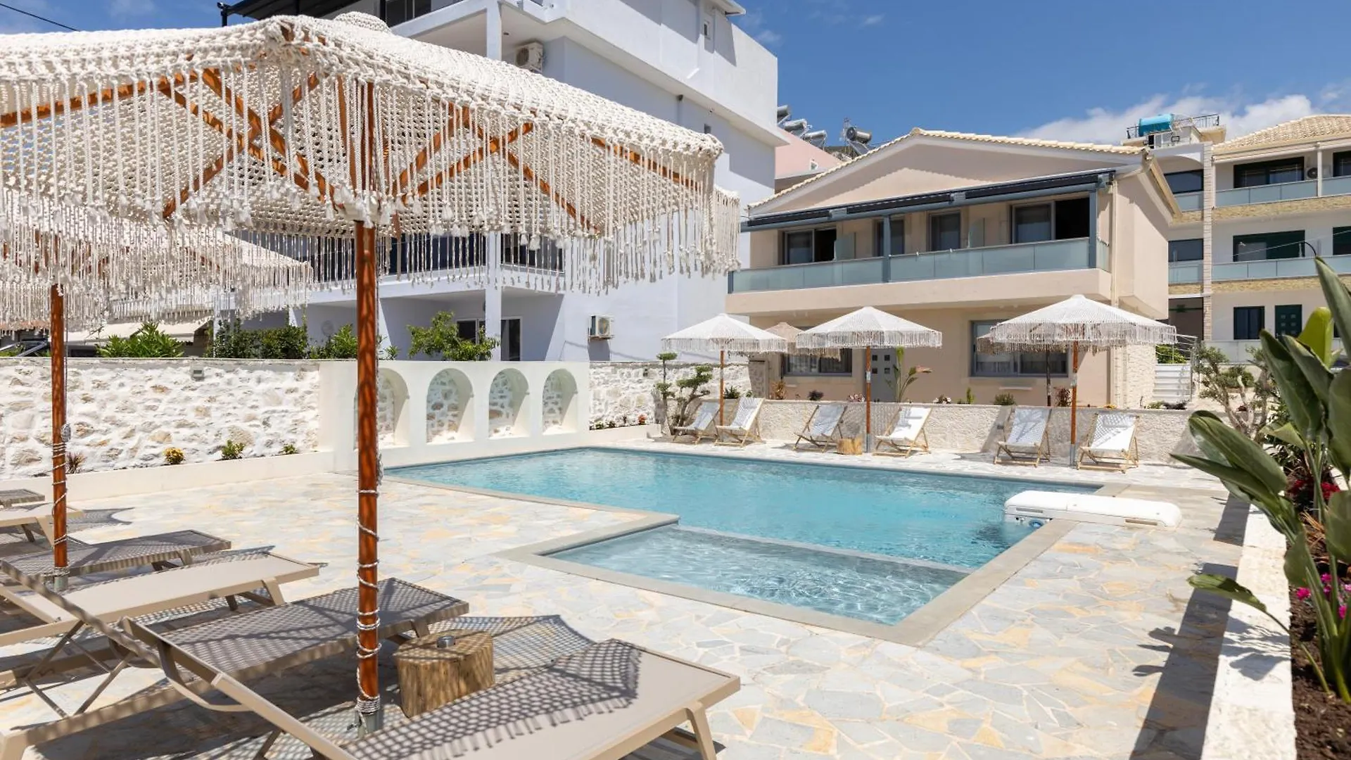 Dimitri Hotel Himare