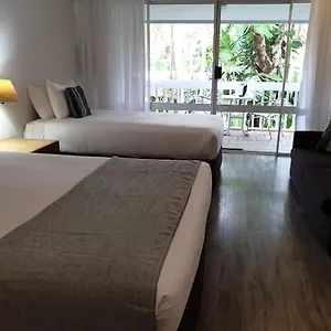 Rainforest Castaways And Hotel Mission Beach