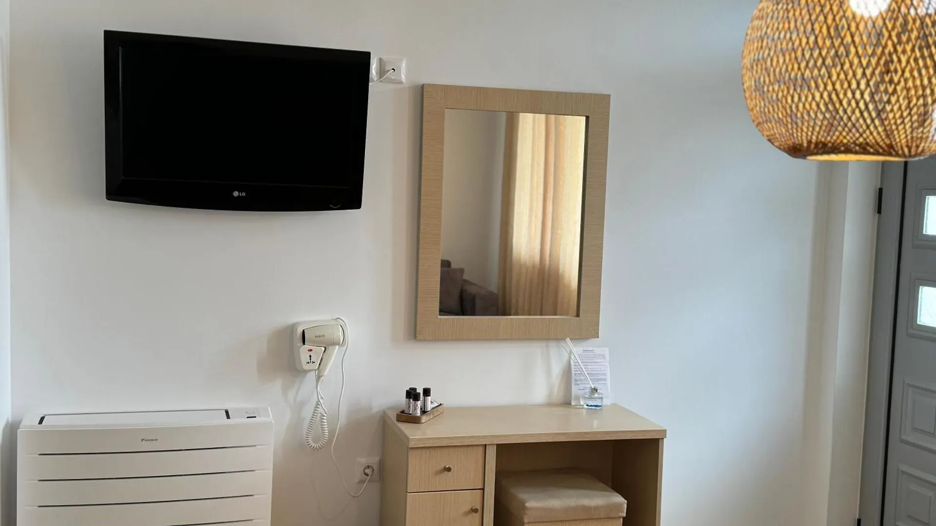 Dimitri Hotel Himarë