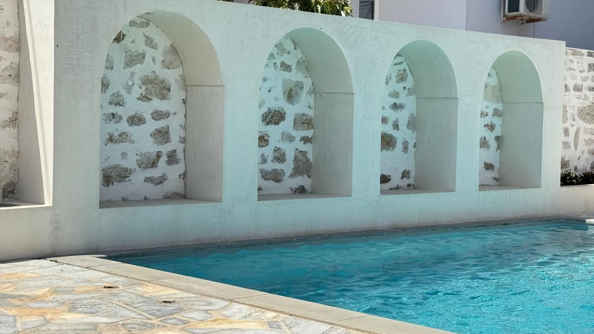 **  Dimitri Hotel Himare Albanië