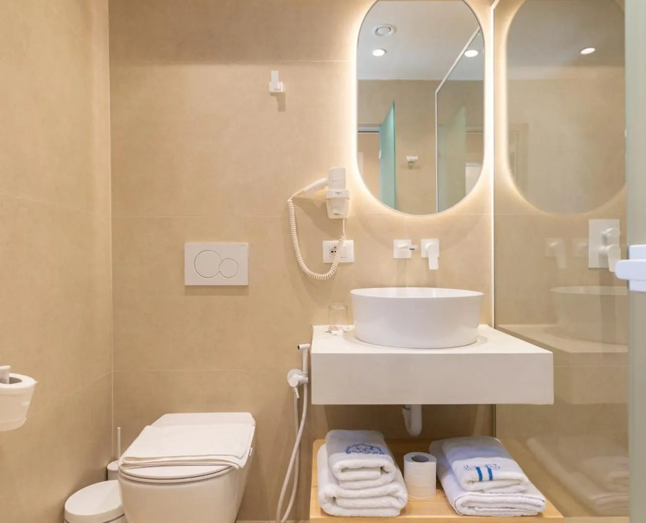 Dimitri Hotel Himare