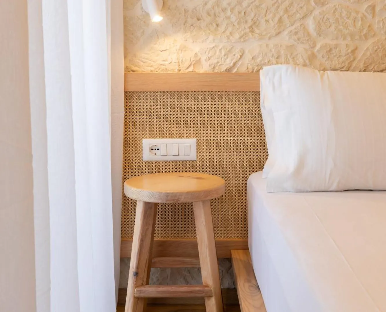 **  Dimitri Hotel Himarë Albanie
