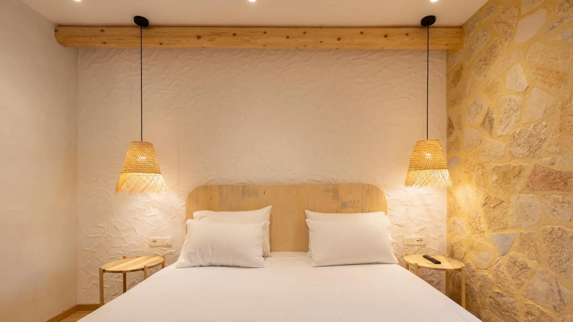 **  Dimitri Hotel Himarë Albanie