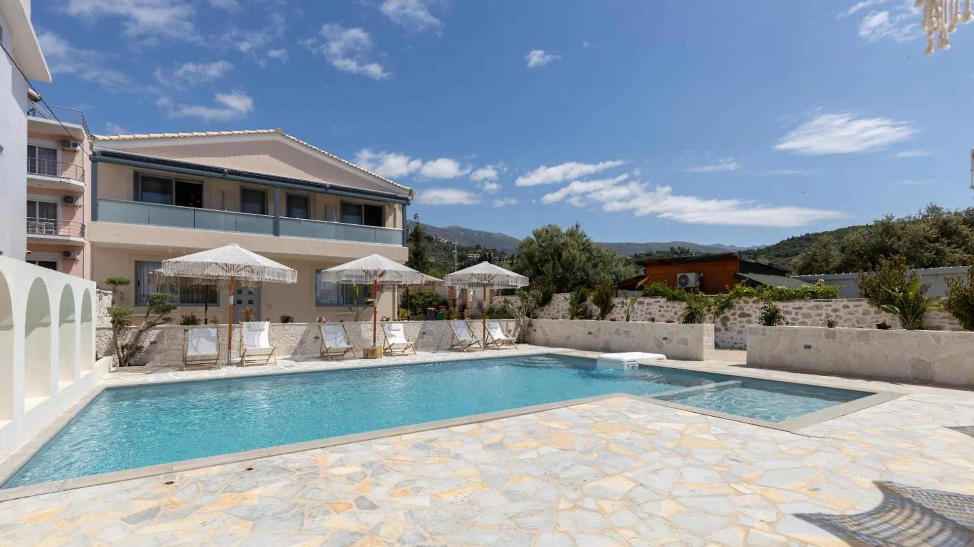 Dimitri Hotel Himarë Albanie